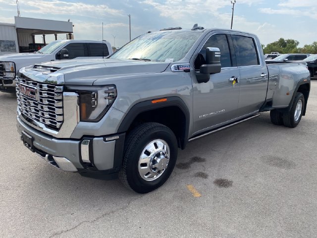 Used 2025 GMC Sierra 3500 Denali w/ Technology Package AWD/4WD image 2