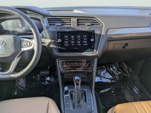 Used 2023 Volkswagen Tiguan SE FWD image 13