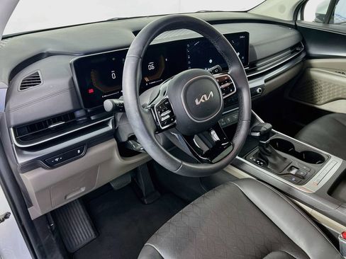 Certified 2025 Kia Carnival FWD image 7