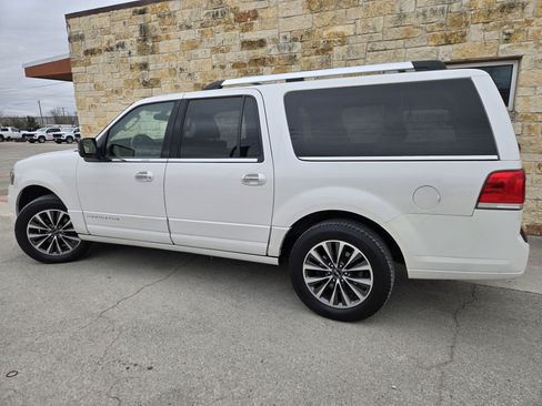 Used 2015 Lincoln Navigator L 2WD image 3