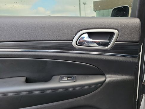 Used 2020 Jeep Grand Cherokee Limited image 12