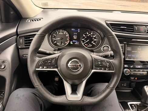 Used 2020 Nissan Rogue SV image 17