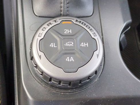 Used 2025 Ford Bronco Badlands image 24