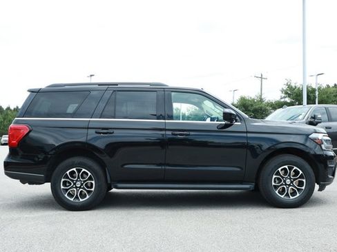 Used 2024 Ford Expedition XLT RWD image 4