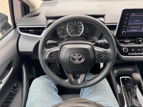 Used 2020 Toyota Corolla LE image 18