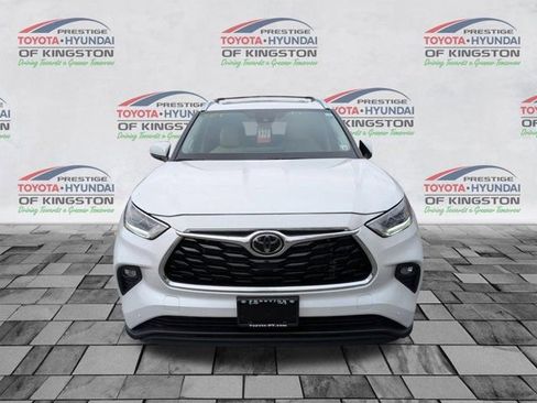 Used 2023 Toyota Highlander Limited image 9