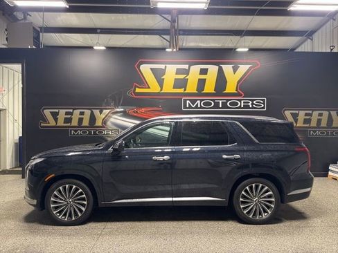 Used 2024 Hyundai Palisade Calligraphy image 2