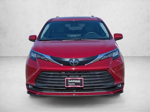New 2026 Toyota Sienna XLE image 6