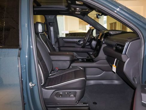 New 2026 GMC Yukon XL AT4 Ultimate AWD/4WD image 38