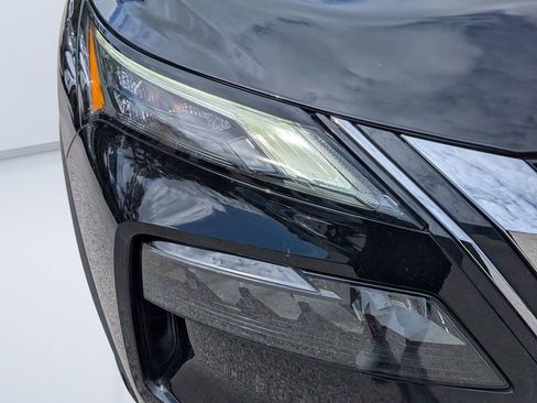 Used 2023 Nissan Rogue S image 9