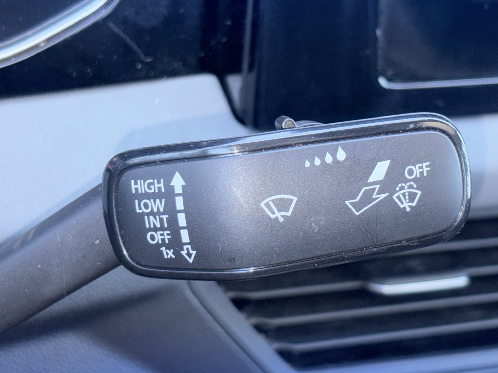 Used 2025 Volkswagen Jetta SE FWD image 10