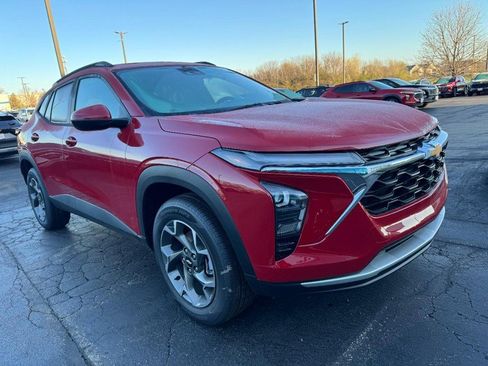 New 2026 Chevrolet Trax LT w/ Driver Confidence Package image 2