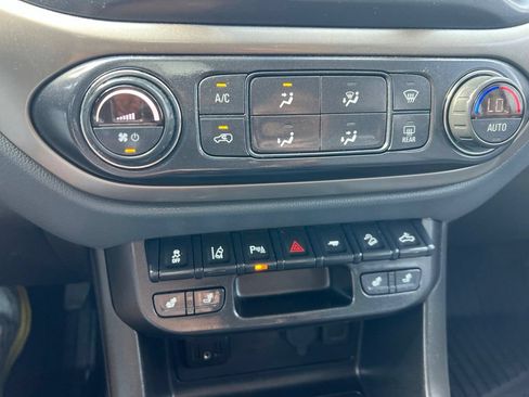 Used 2021 Chevrolet Colorado Z71 w/ Safety Package AWD/4WD image 38