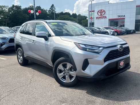 Used 2025 Toyota RAV4 XLE AWD/4WD image 1