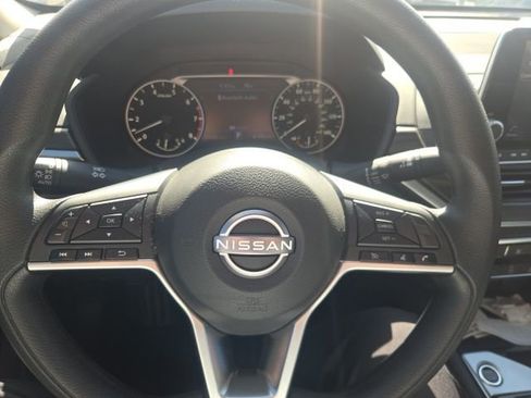 Used 2023 Nissan Altima 2.5 SV image 9