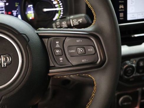 Used 2024 Jeep Wrangler Unlimited AWD/4WD image 23
