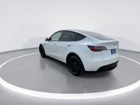 Used 2021 Tesla Model Y Long Range image 9