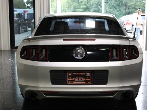 Used 2013 Ford Mustang Coupe RWD image 4