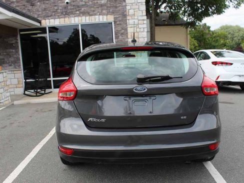 Used 2018 Ford Focus SE FWD image 6