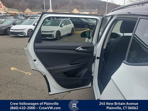 Certified 2025 Volkswagen Taos SE image 46