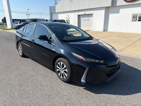 Used 2021 Toyota Prius Prime XLE w/ Carpet Mat Package (TMS) FWD image 8