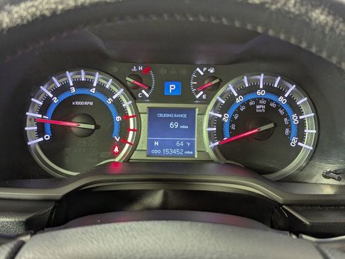 Used 2014 Toyota 4Runner SR5 AWD/4WD image 37