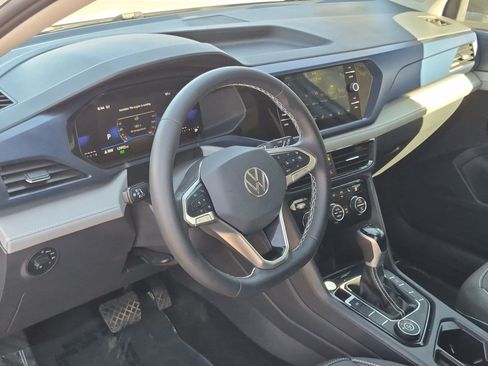 Used 2024 Volkswagen Taos SE w/ Panoramic Sunroof Package AWD/4WD image 13