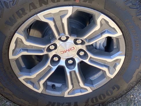 Used 2026 GMC Sierra 1500 SLE AWD/4WD image 25