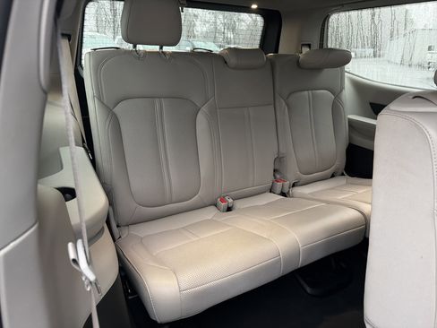 Used 2024 Jeep Wagoneer Series II w/ Flexible Seating Group image 16