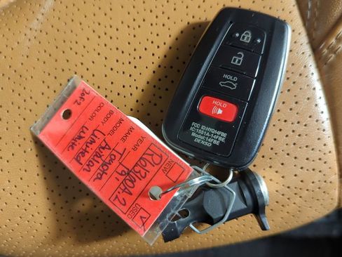 Used 2019 Toyota Avalon Limited FWD image 23