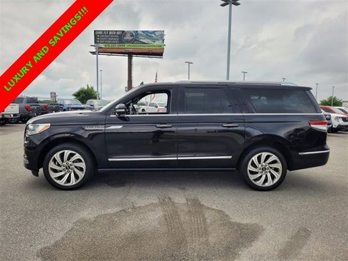 Used 2023 Lincoln Navigator L Reserve image 4