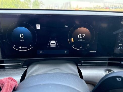 Used 2025 Hyundai Kona Limited AWD/4WD image 12