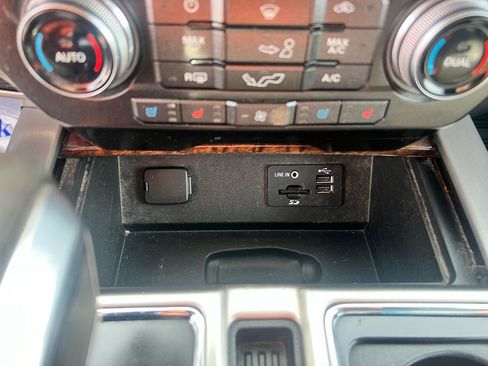 Used 2015 Ford F150 Platinum w/ Equipment Group 701A Luxury AWD/4WD image 10