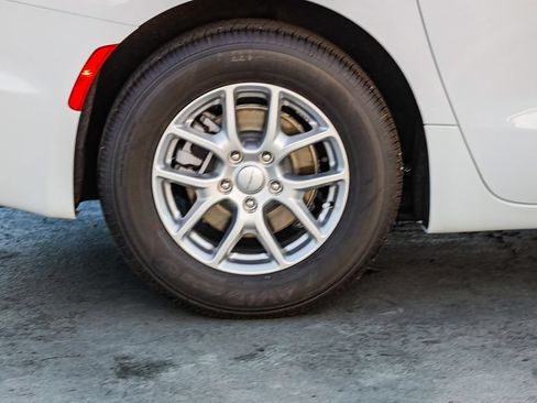 New 2027 Chrysler Pacifica Select FWD image 12