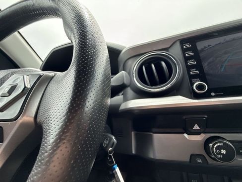 Used 2020 Toyota Tacoma SR5 RWD image 23
