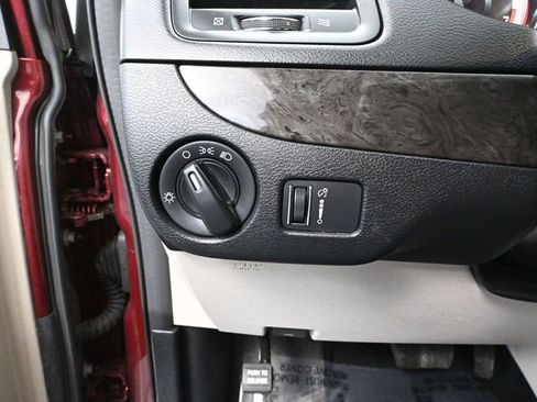 Used 2020 Dodge Grand Caravan SE w/ UConnect Hands-Free Group image 26