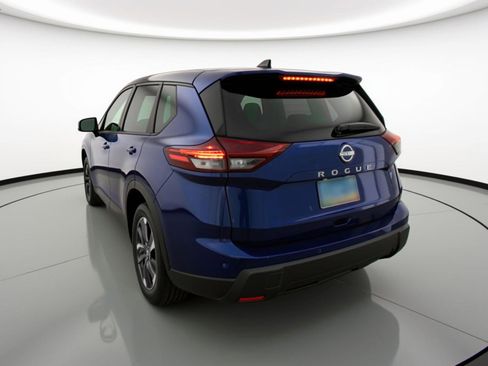 Used 2025 Nissan Rogue SV image 6