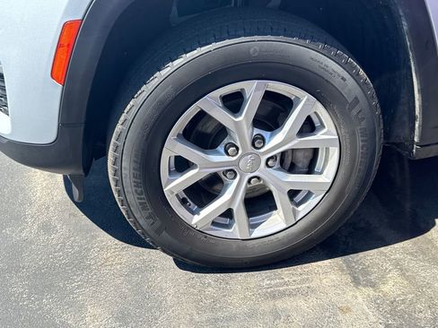 Used 2023 Jeep Grand Cherokee Limited image 9