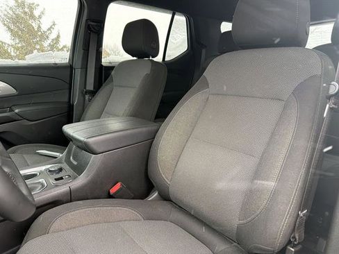Used 2023 Chevrolet Traverse LT image 37