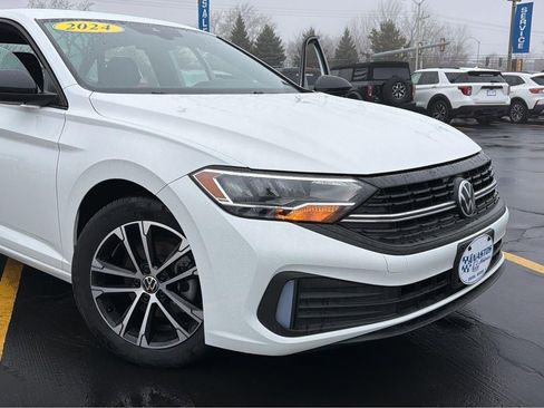 Used 2024 Volkswagen Jetta Sport image 6