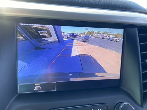 Used 2023 GMC Acadia SLT image 17