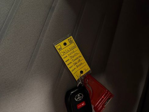 Used 2025 Toyota Tacoma TRD Off-Road image 37