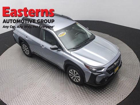Used 2023 Subaru Outback Premium AWD/4WD image 3