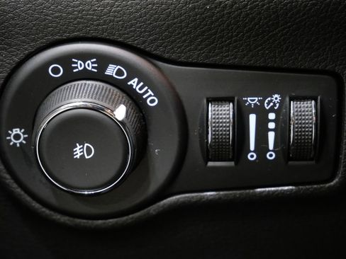 Used 2022 Jeep Compass Limited w/ Sun and Sound Group image 16