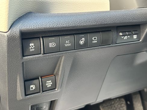 Certified 2024 Toyota Sienna Platinum image 15