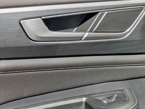 Used 2025 Volkswagen Atlas Cross Sport SE image 27