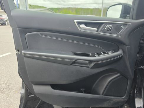Used 2020 Ford Edge Titanium w/ Equipment Group 301A AWD/4WD image 15
