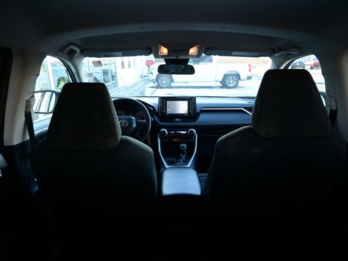 Used 2020 Toyota RAV4 LE image 14