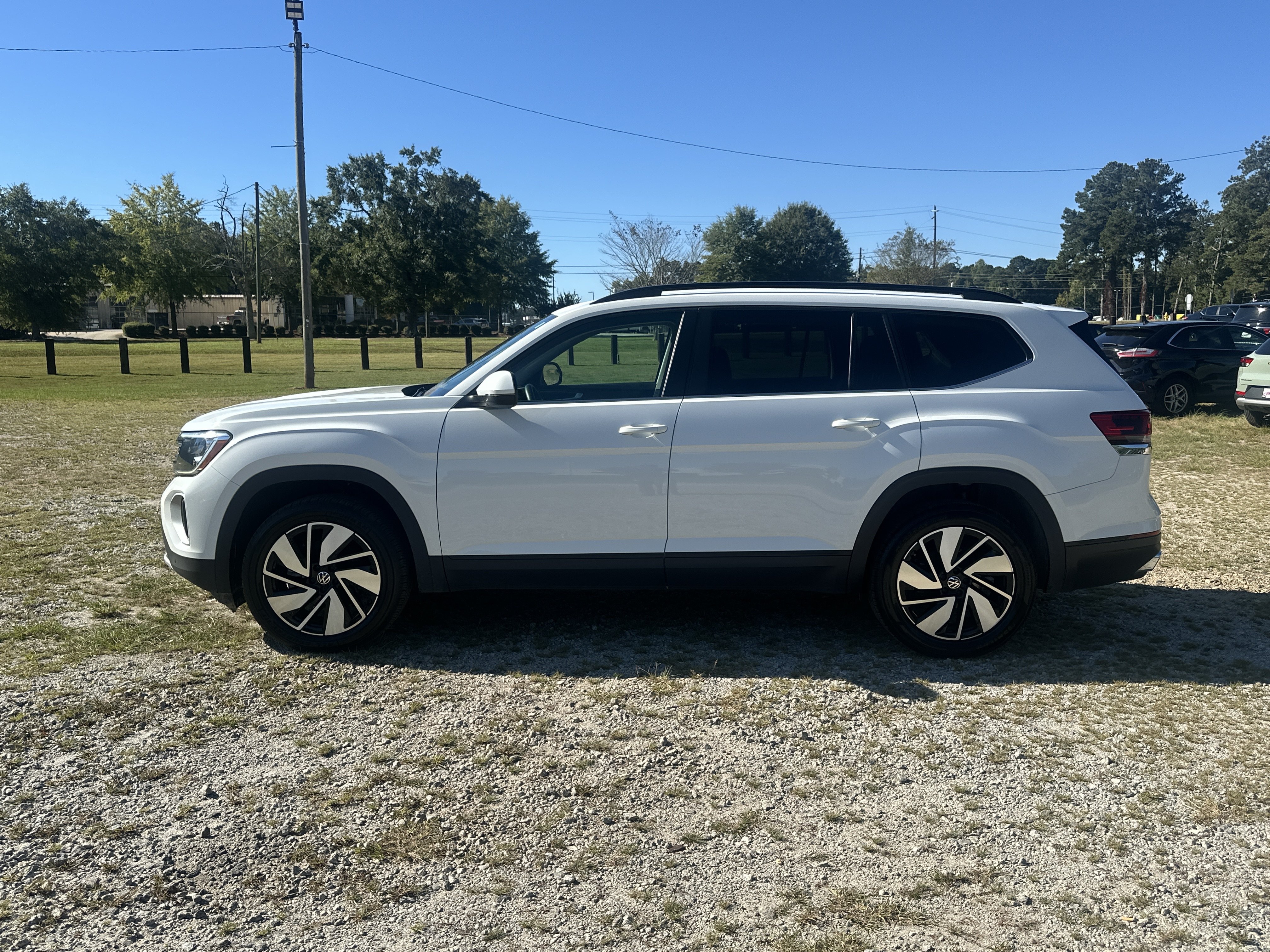 Used 2024 Volkswagen Atlas SE AWD/4WD image 8
