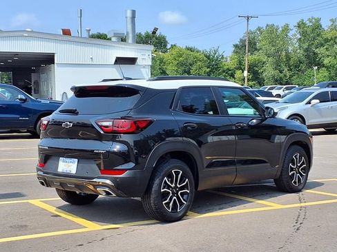 Used 2025 Chevrolet TrailBlazer ACTIV w/ Convenience Package FWD image 2